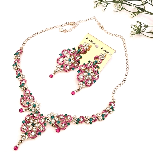 Jewelry - Necklace Set